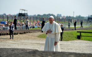 Papst Franziskus in Auschwitz