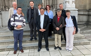 Dompfarrer Maximilian Strasser und Dombaumeister Wolfgang Schaffer mit den Gästen aus Paris