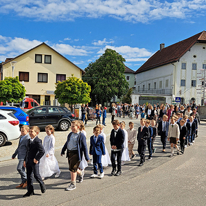 Festzug in die Kirche